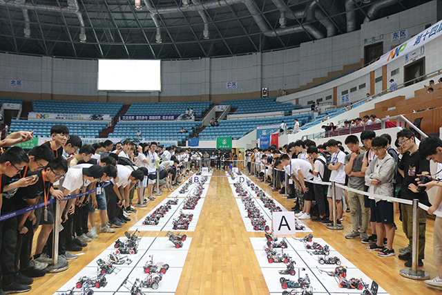 1564480941651493.jpg 颁奖嘉宾与获奖队员合影 (4).JPG