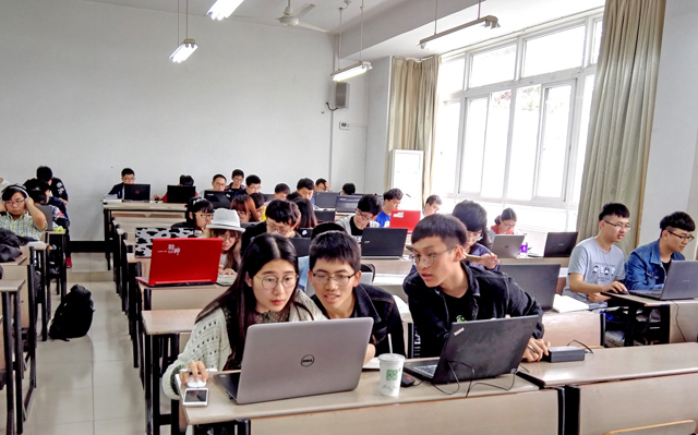 1528088464898359.jpg 翻转课堂照片1.jpg