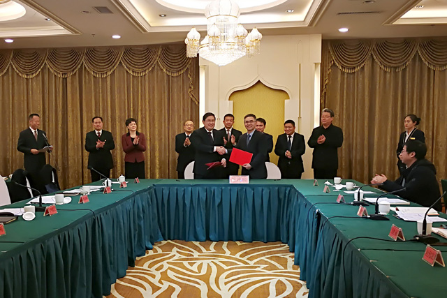 1518143719618751.jpg 签约照片.jpg