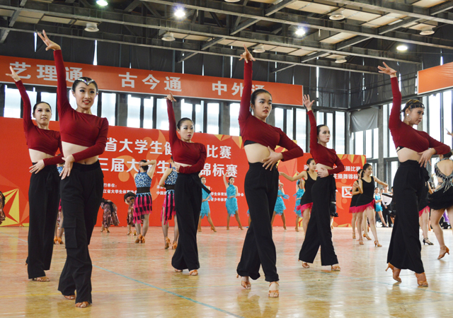 复件 体舞队3.jpg